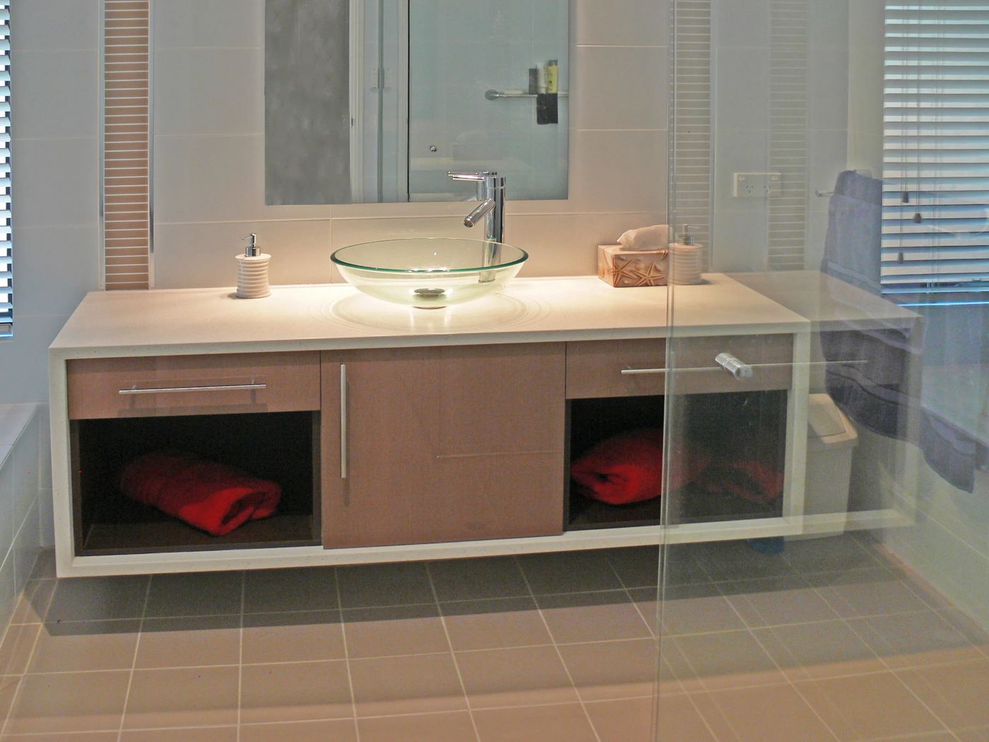 Floating vanity unit