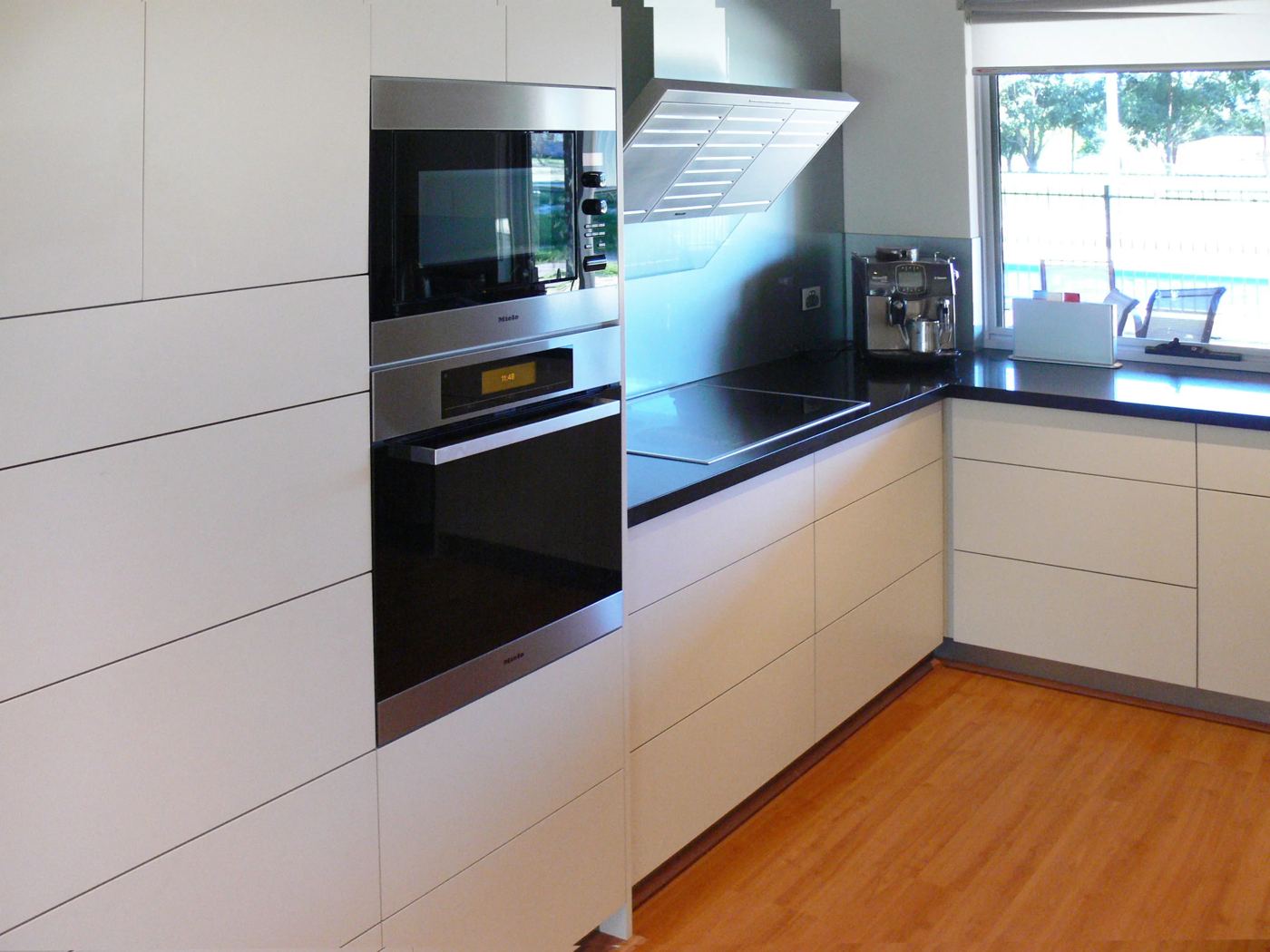 Handleless white kitchen